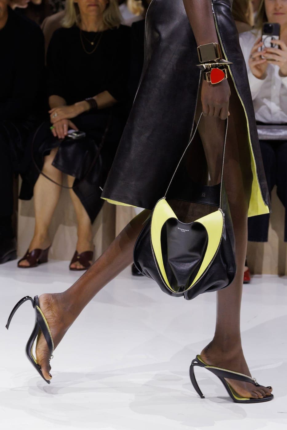 Givenchy, detail z přehlídky